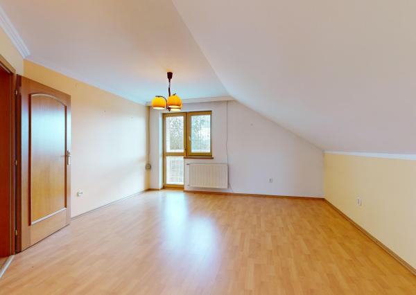 NA PREDAJ 25-ročný 6-izbový rodinný dom, Pod sadom, Žilina (Závodie) - plocha 355 m2, pozemok 963 m2