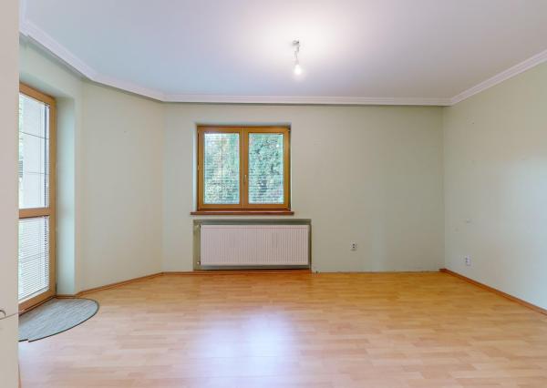 NA PREDAJ 25-ročný 6-izbový rodinný dom, Pod sadom, Žilina (Závodie) - plocha 355 m2, pozemok 963 m2