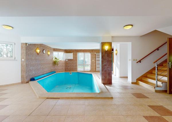 NA PREDAJ 25-ročný 6-izbový rodinný dom, Pod sadom, Žilina (Závodie) - plocha 355 m2, pozemok 963 m2