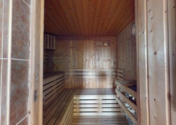 NA PREDAJ 25-ročný 6-izbový rodinný dom, Pod sadom, Žilina (Závodie) - plocha 355 m2, pozemok 963 m2