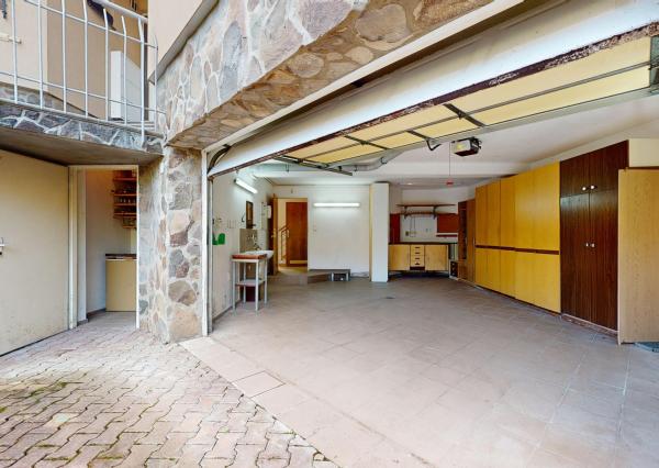 NA PREDAJ 25-ročný 6-izbový rodinný dom, Pod sadom, Žilina (Závodie) - plocha 355 m2, pozemok 963 m2