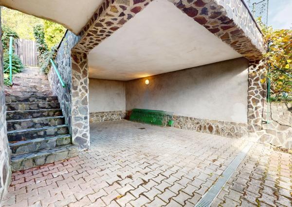 NA PREDAJ 25-ročný 6-izbový rodinný dom, Pod sadom, Žilina (Závodie) - plocha 355 m2, pozemok 963 m2