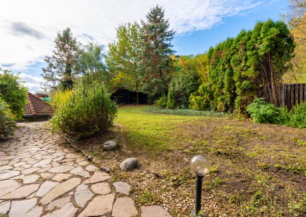 NA PREDAJ 25-ročný 6-izbový rodinný dom, Pod sadom, Žilina (Závodie) - plocha 355 m2, pozemok 963 m2