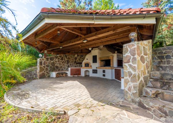 NA PREDAJ 25-ročný 6-izbový rodinný dom, Pod sadom, Žilina (Závodie) - plocha 355 m2, pozemok 963 m2