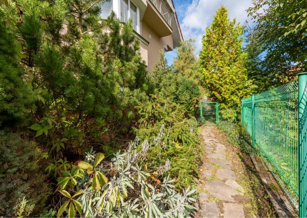 NA PREDAJ 25-ročný 6-izbový rodinný dom, Pod sadom, Žilina (Závodie) - plocha 355 m2, pozemok 963 m2