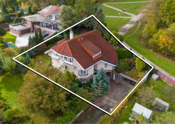 NA PREDAJ 25-ročný 6-izbový rodinný dom, Pod sadom, Žilina (Závodie) - plocha 355 m2, pozemok 963 m2