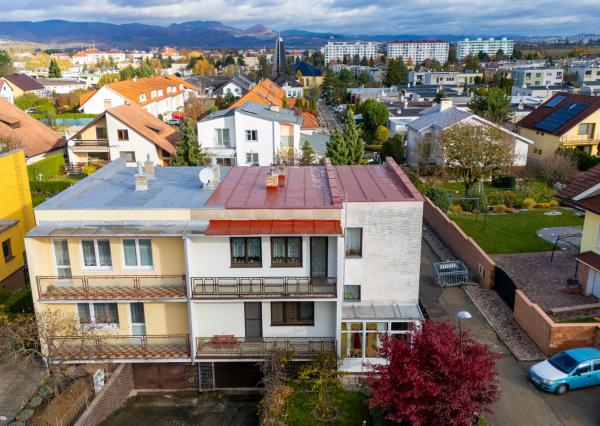 NEWDAY | NA PREDAJ priestranný rodinný dom | 265 m2 úžitková plocha + 409 m2 pozemok | A. Sládkoviča - Nová Dubnica