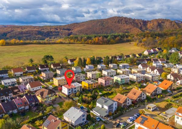 NEWDAY | NA PREDAJ priestranný rodinný dom | 265 m2 úžitková plocha + 409 m2 pozemok | A. Sládkoviča - Nová Dubnica