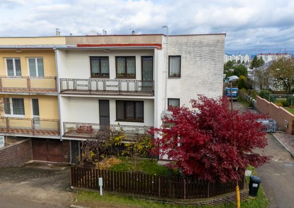 NEWDAY | NA PREDAJ priestranný rodinný dom | 265 m2 úžitková plocha + 409 m2 pozemok | A. Sládkoviča - Nová Dubnica