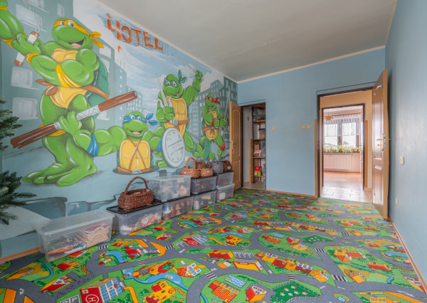 NEWDAY | NA PREDAJ priestranný 5-izbový podpivničený rodinný dom | 265 m2 úžitková plocha | 409 m2 pozemok | A. Sládkoviča - Nová Dubnica