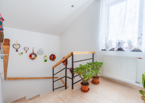 NEWDAY | NA PREDAJ priestranný 5-izbový podpivničený rodinný dom | 265 m2 úžitková plocha | 409 m2 pozemok | A. Sládkoviča - Nová Dubnica