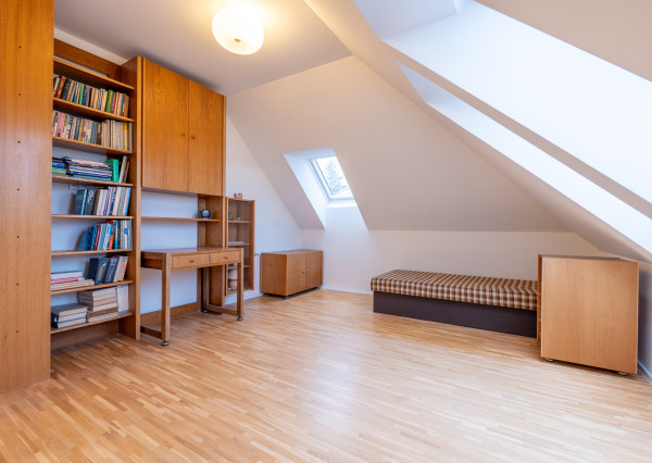 NEWDAY | NA PRENÁJOM rodinný dom na podnikanie | 117 m2 kancelárie, 29 m2 sklad | 505 m2 pozemok | Bezručova - Trenčín