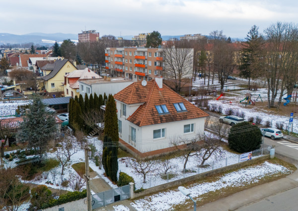 NEWDAY | NA PRENÁJOM rodinný dom na podnikanie | 117 m2 kancelárie, 29 m2 sklad | 505 m2 pozemok | Bezručova - Trenčín
