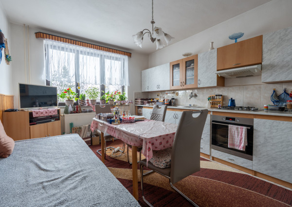 NEWDAY | NA PREDAJ priestranný 5-izbový podpivničený rodinný dom | 265 m2 úžitková plocha | 409 m2 pozemok | A. Sládkoviča - Nová Dubnica