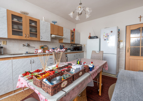 NEWDAY | NA PREDAJ priestranný 5-izbový podpivničený rodinný dom | 265 m2 úžitková plocha | 409 m2 pozemok | A. Sládkoviča - Nová Dubnica