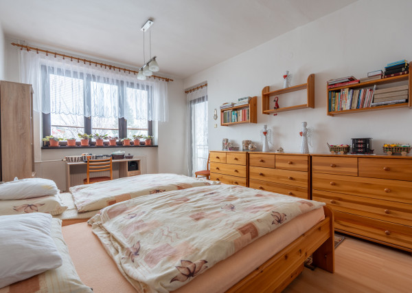 NEWDAY | NA PREDAJ priestranný 5-izbový podpivničený rodinný dom | 265 m2 úžitková plocha | 409 m2 pozemok | A. Sládkoviča - Nová Dubnica