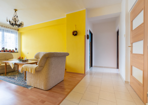 NEWDAY | NA PREDAJ priestranný 5-izbový podpivničený rodinný dom | 265 m2 úžitková plocha | 409 m2 pozemok | A. Sládkoviča - Nová Dubnica