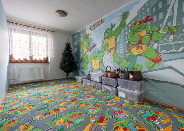 NEWDAY | NA PREDAJ priestranný 5-izbový podpivničený rodinný dom | 265 m2 úžitková plocha | 409 m2 pozemok | A. Sládkoviča - Nová Dubnica