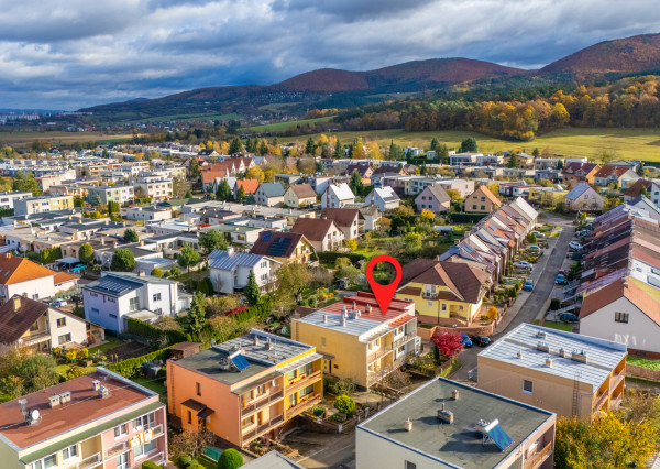 NEWDAY | NA PREDAJ priestranný 5-izbový podpivničený rodinný dom | 265 m2 úžitková plocha | 409 m2 pozemok | A. Sládkoviča - Nová Dubnica