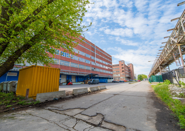 NEWDAY | NA PRENÁJOM funkčné udržiavané výrobné / skladové priestory |  do 12 000 m2 | bývalá budova Honeywellu | industriálny park na Nitrianskej ceste - Partizánske