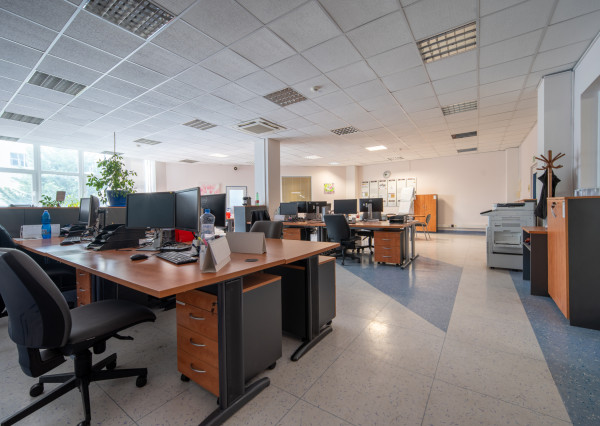 NEWDAY | NA PRENÁJOM funkčné udržiavané výrobné / skladové priestory |  do 12 000 m2 | bývalá budova Honeywellu | industriálny park na Nitrianskej ceste - Partizánske