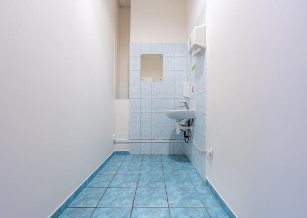 NEWDAY | NA PRENÁJOM kancelárske priestory na prízemí (samostatný vstup) |  208 m2 | bývalá budova Honeywellu | industriálny park na Nitrianskej ceste - Partizánske