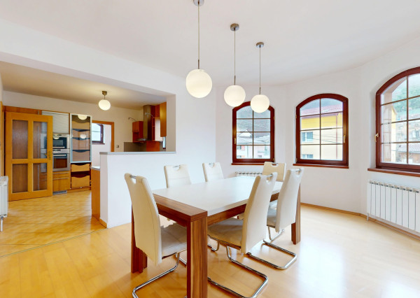 NEWDAY | NA PREDAJ 25-ročný rodinný dom s 2 bytovými jednotkami | 358 m2 úžitková plocha | 420 m2 pozemok | Partizánska - Trenčianske Teplice