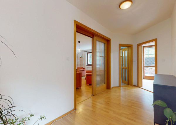 NEWDAY | NA PREDAJ 25-ročný rodinný dom s 2 bytovými jednotkami | 358 m2 úžitková plocha | 420 m2 pozemok | Partizánska - Trenčianske Teplice