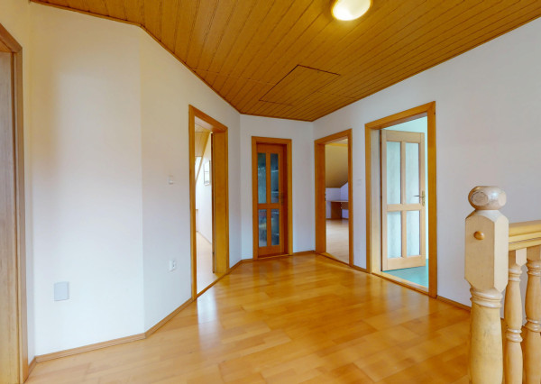 NEWDAY | NA PREDAJ 25-ročný rodinný dom s 2 bytovými jednotkami | 358 m2 úžitková plocha | 420 m2 pozemok | Partizánska - Trenčianske Teplice