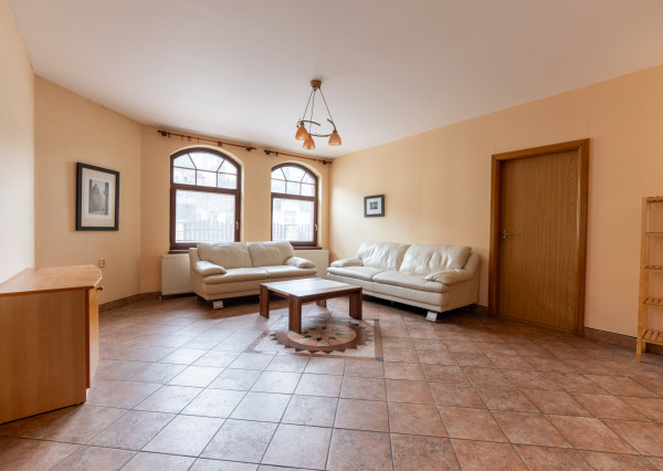 NEWDAY | NA PREDAJ 25-ročný rodinný dom s 2 bytovými jednotkami | 358 m2 úžitková plocha | 420 m2 pozemok | Partizánska - Trenčianske Teplice