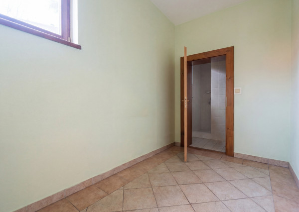 NEWDAY | NA PREDAJ 25-ročný rodinný dom s 2 bytovými jednotkami | 358 m2 úžitková plocha | 420 m2 pozemok | Partizánska - Trenčianske Teplice