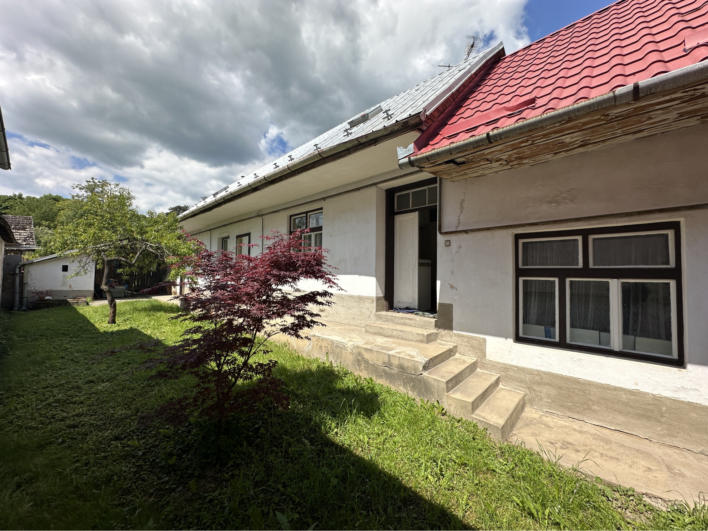 NA PREDAJ 4-izbový rodinný dom - chalupa v Lubine na pozemku (489 m2) + orná pôda a záhrada (2359 m2)